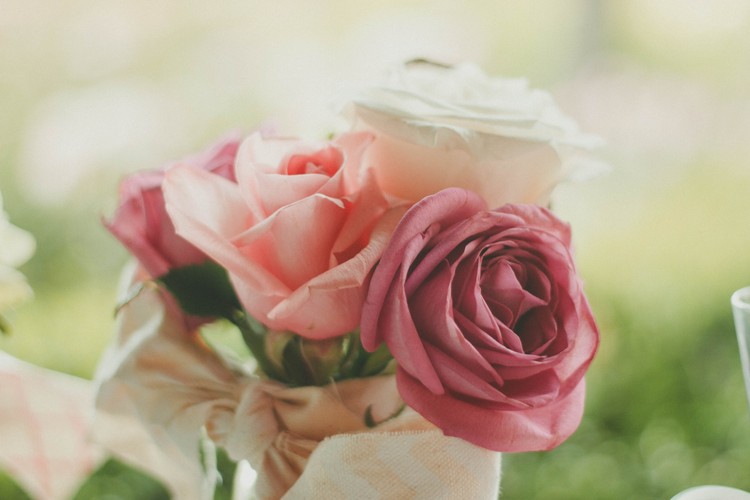 花瓣玫瑰盛开婚礼